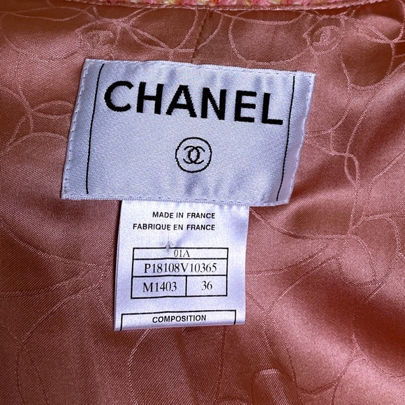 CHANEL Tweed Pick and Yellow Jacket - Picture 11 of 13